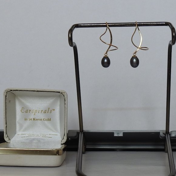 Earspirals in 14K Gold and Black Pearl - Picture 1 of 4